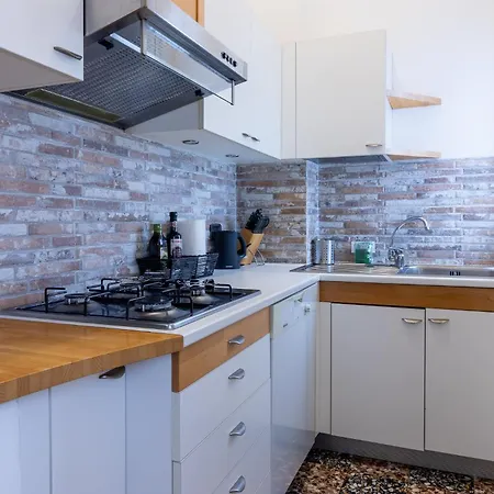 Apartment Housmart Galeotti 16 *